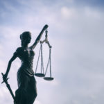 Adwokat to radca, jakiego zadaniem jest niesienie porady prawnej.